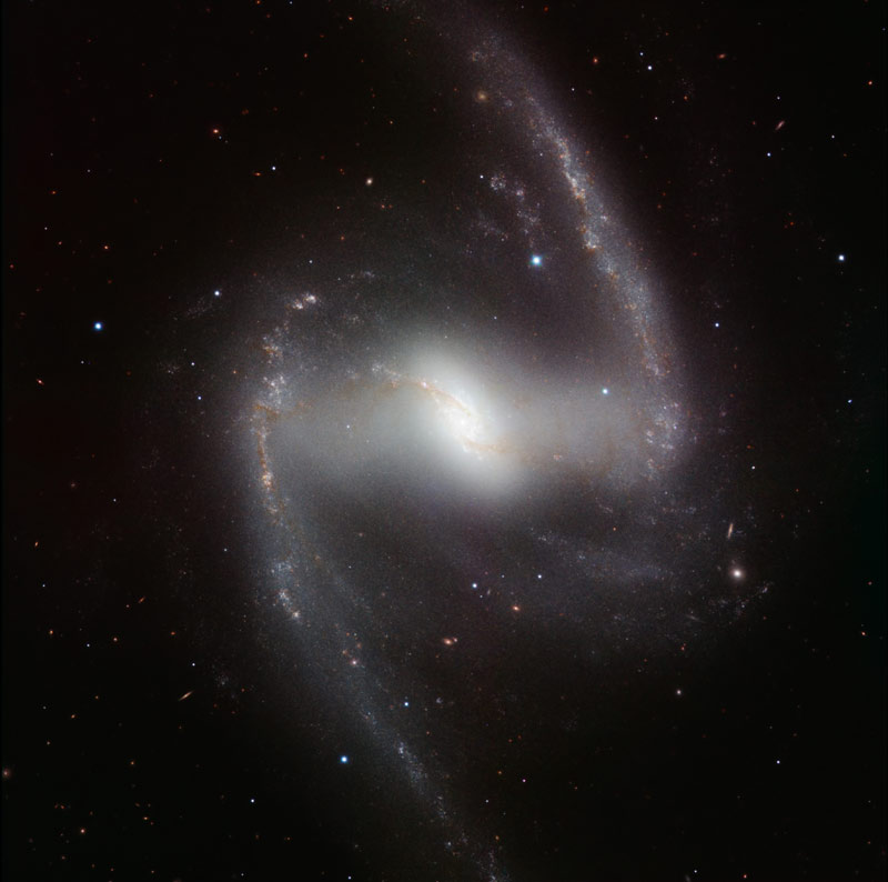 Distant Spiral Galaxy May Reveal Clues About Our Milky Way